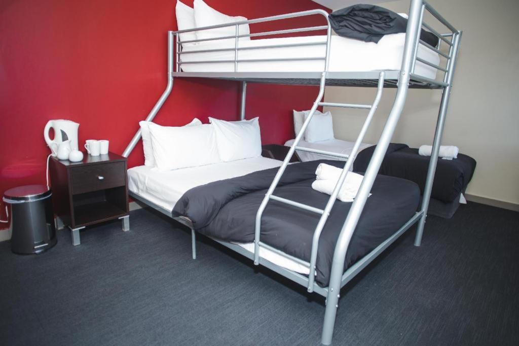 Base Backpackers Куийнстаун Екстериор снимка