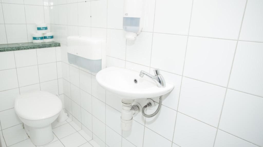 Base Backpackers Куийнстаун Екстериор снимка
