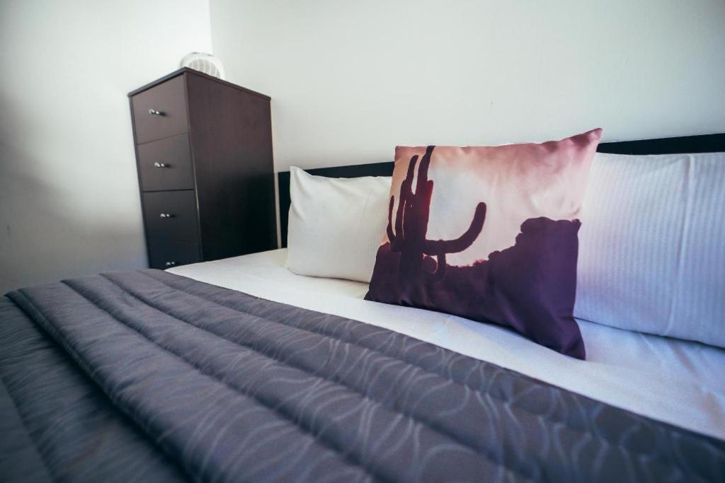 Base Backpackers Куийнстаун Екстериор снимка