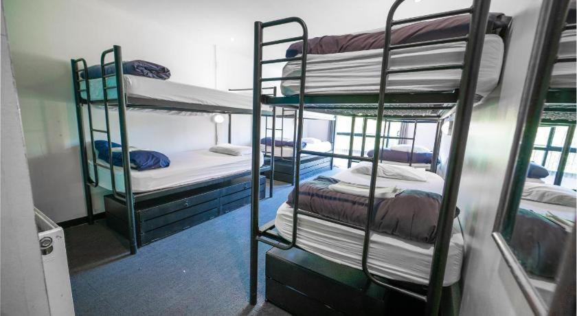 Base Backpackers Куийнстаун Екстериор снимка