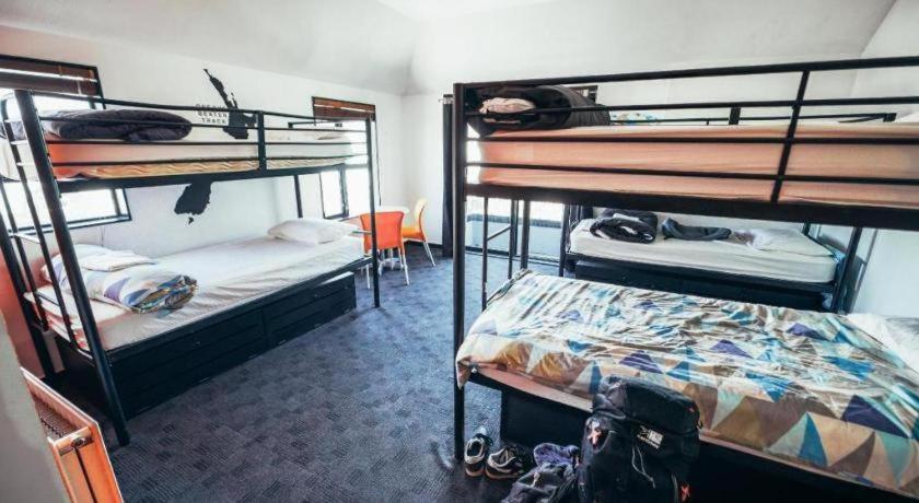 Base Backpackers Куийнстаун Екстериор снимка