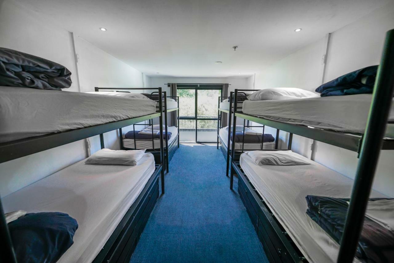 Base Backpackers Куийнстаун Екстериор снимка