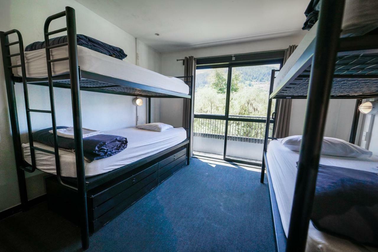 Base Backpackers Куийнстаун Екстериор снимка